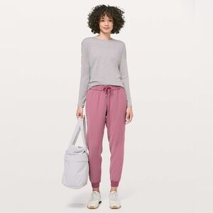 Lululemon On The Fly Jogger 28” inseam
Misty Merlot size 4